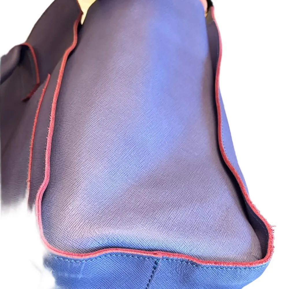 Innue Genuine Italian leather cornflower blue Stylish top zip Handbag.